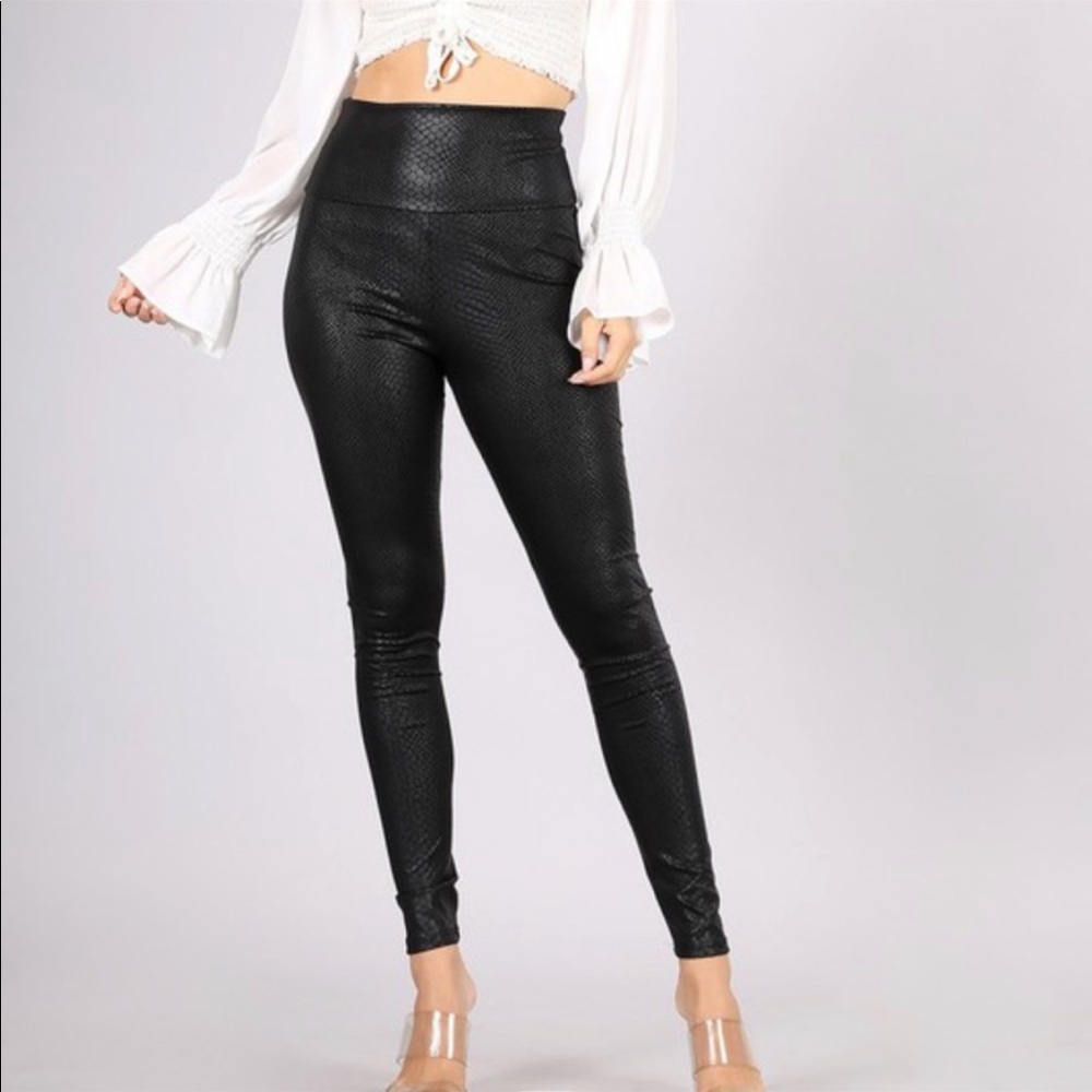 Black Faux Leather Vegan PU High Waist Leggings SNAKE Skin Print NEW - Picture 1 of 5